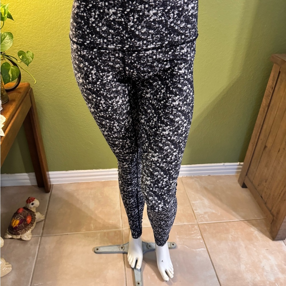 Lululemon Athletica Black and White Speckled Leggings